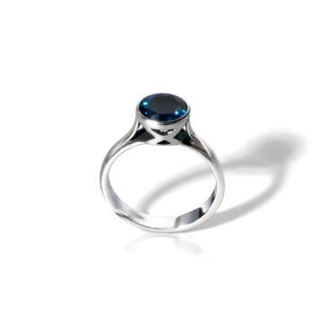 Elegant Silver Gemstone Ring – Timeless Handmade Jewelry